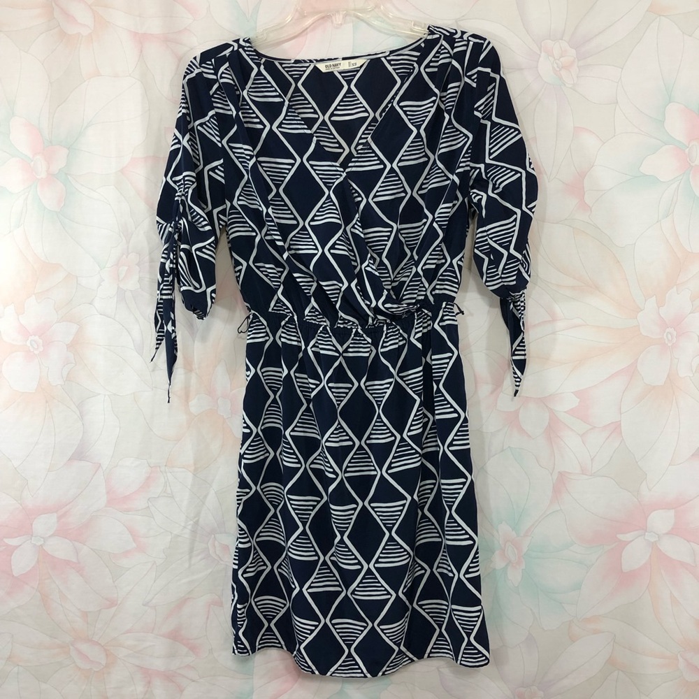 🎉5️⃣ for 2️⃣5️⃣ 🎉
OLD NAVY Geo Print Dress XS